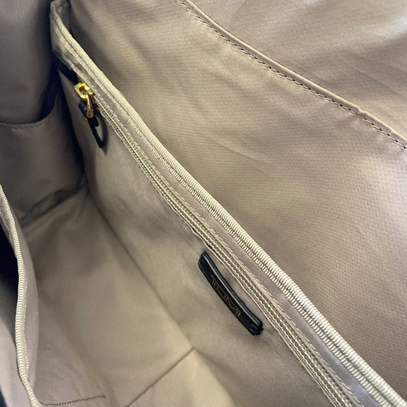 TUMI Messenger Bag - Picture 6 of 10